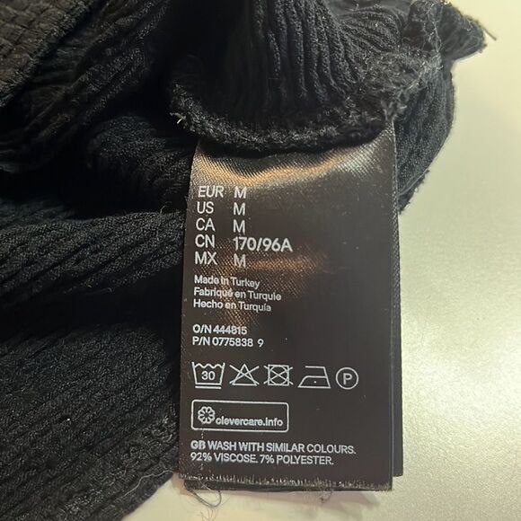 𝅺h&m black cap sleeve cropped crossover top V-neck waffle weave size medium - Picture 8 of 10